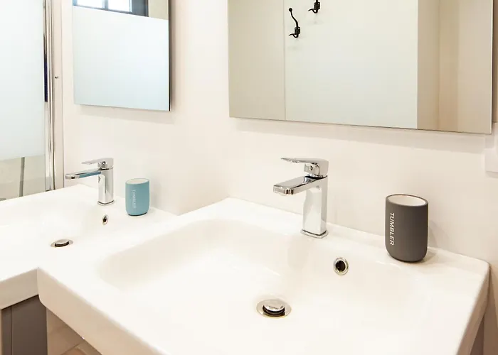 Jolie M'home, Le Puy Du Fou, 15 Pers, 7 Ch, 5 Sde, 5 Wc Mauleon